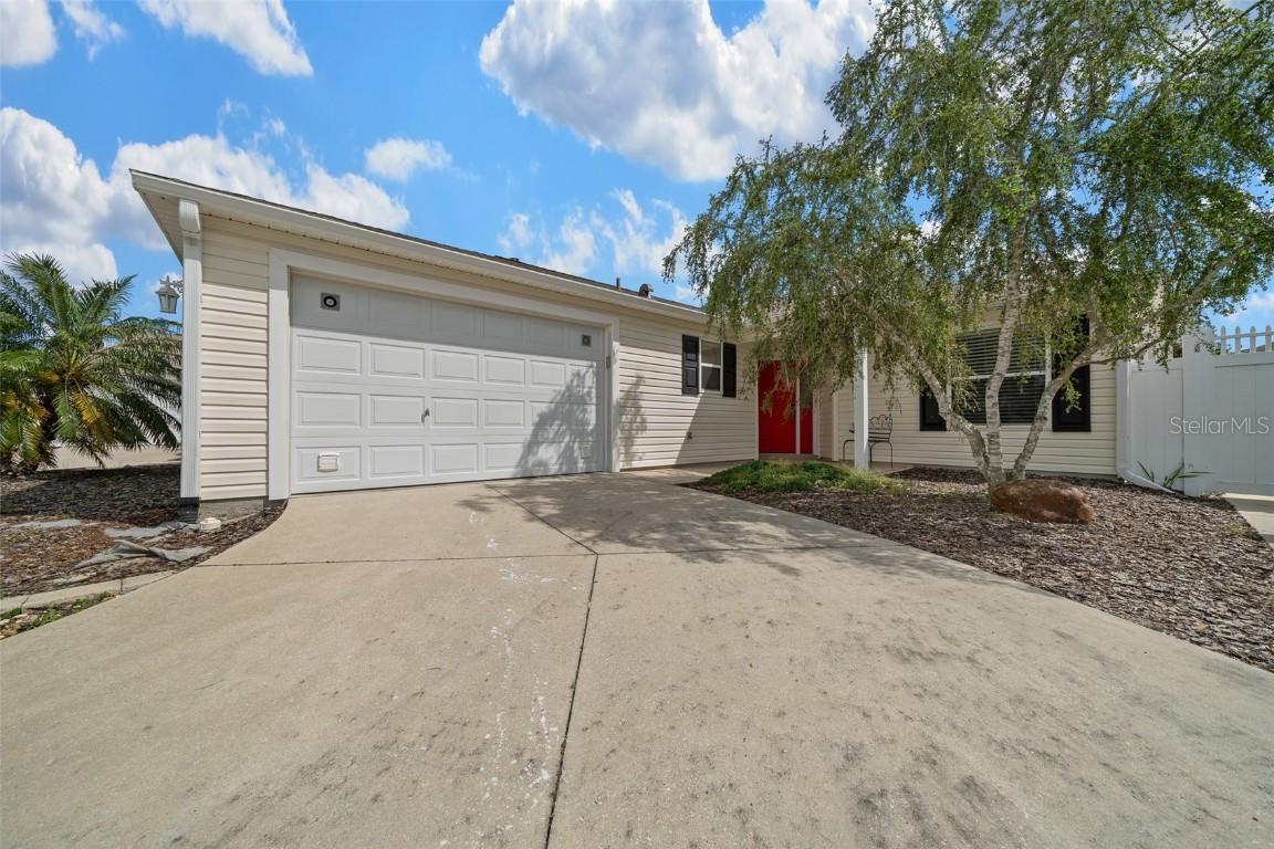 882 Tanglewood Pl., The Villages, FL 32162