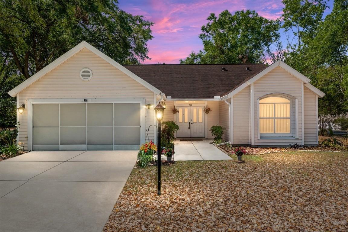 712 Harper Pl., Lady Lake, FL 32159