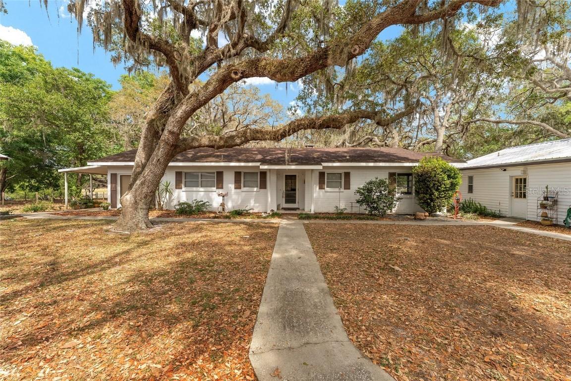 18027 SE 90th St., Ocklawaha, FL 32179