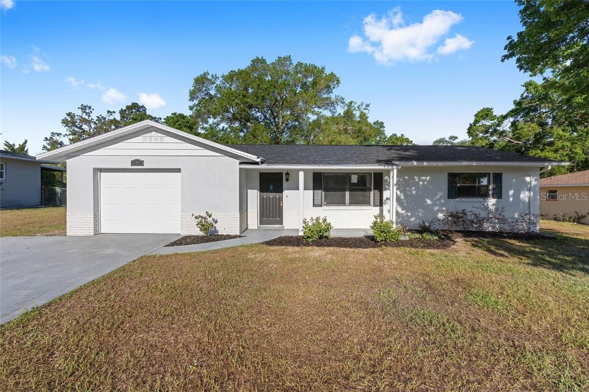 614 Third Ave., Lady Lake, FL 32159