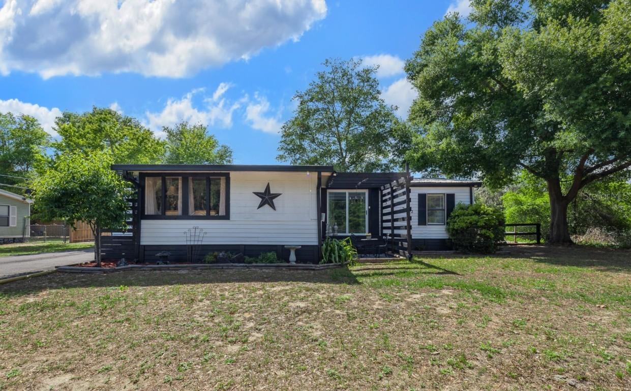 5322 SE 183rd Avenue Rd., Ocklawaha, FL 32179