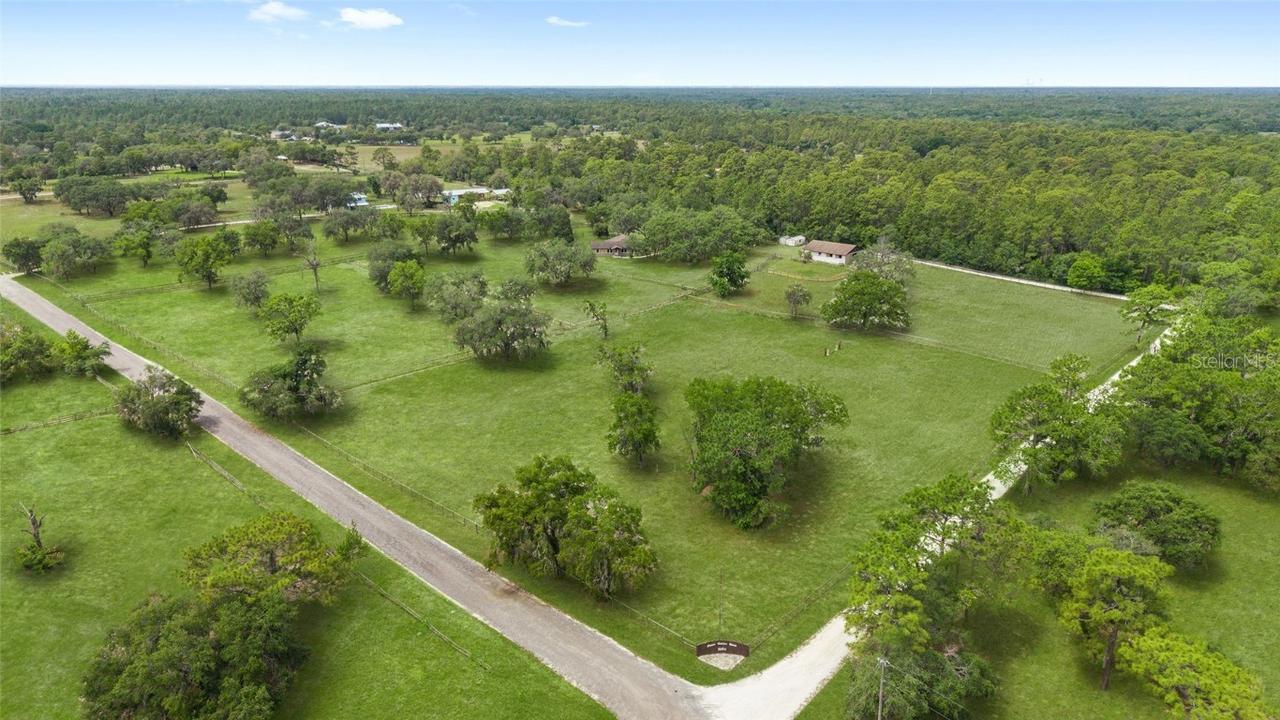 5930 W Knoxville Ln., Dunnellon, FL 34433