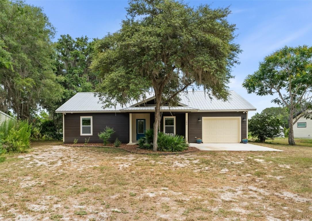 283 Riley Lake Dr., Hawthorne, FL 32640