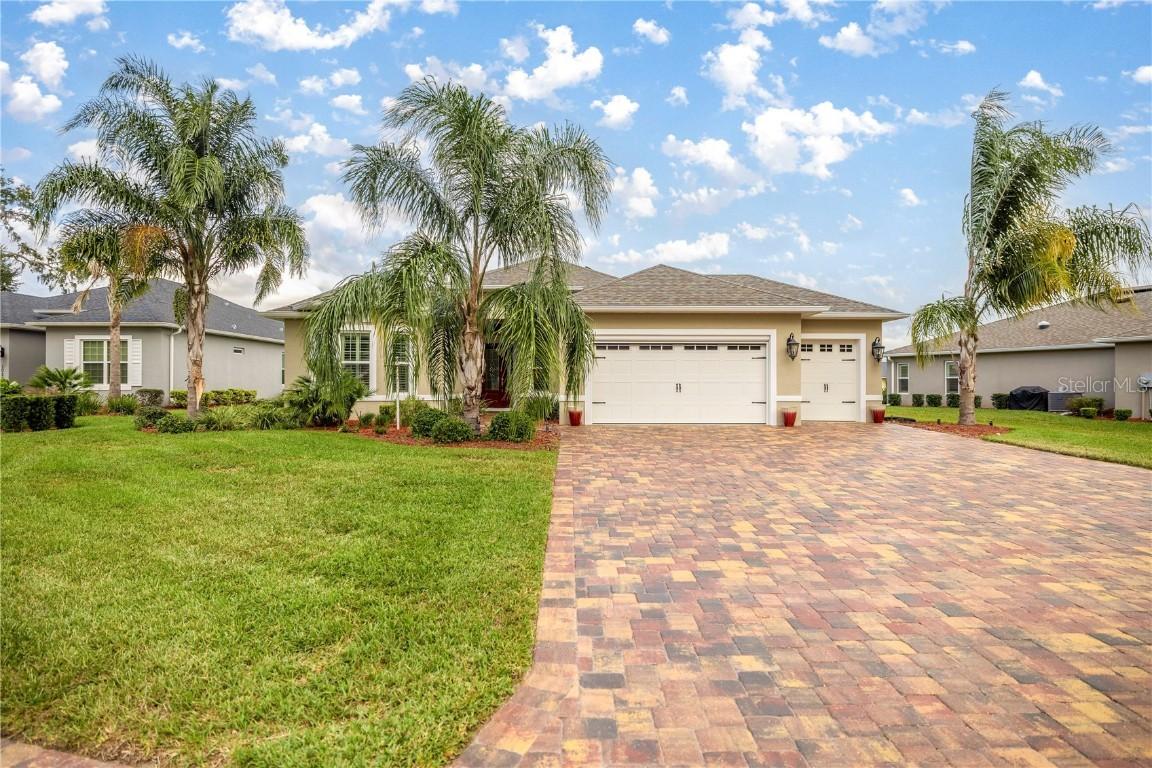 10279 Julia Isles Ave., Oxford, FL 34484