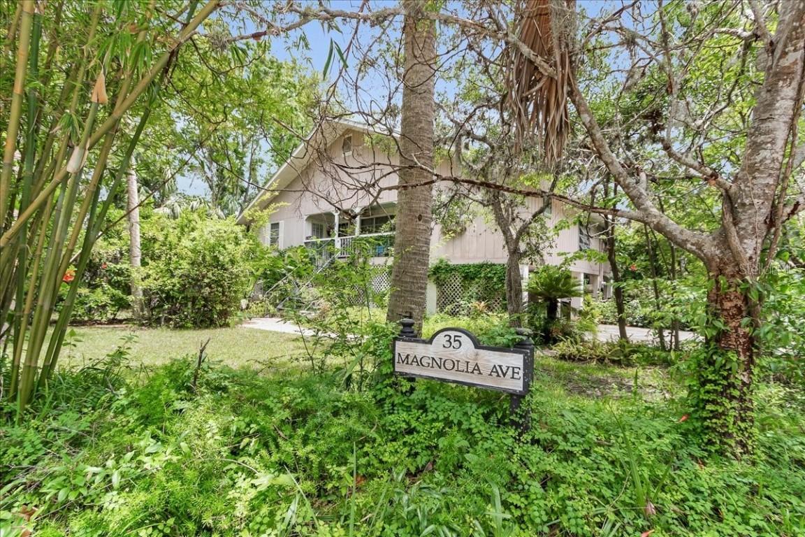 35 Magnolia Ave., Yankeetown, FL 34498