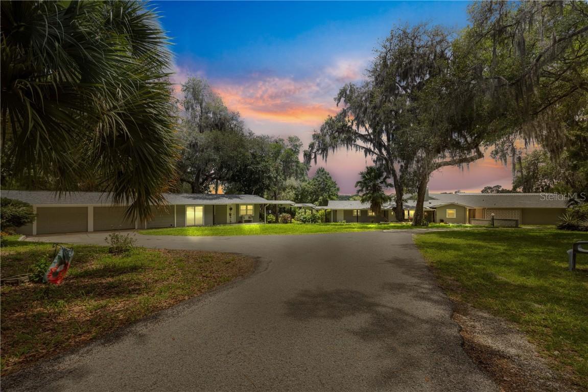 3000 Pine Grove Ln., Lady Lake, FL 32159