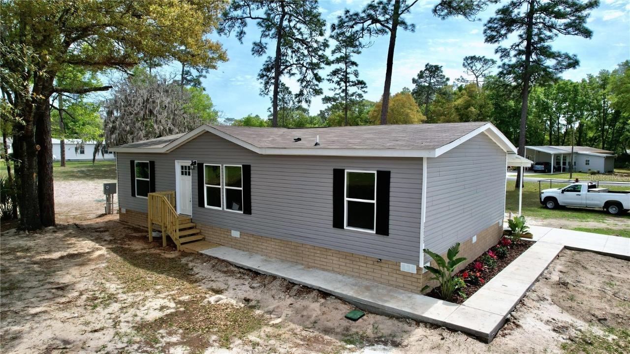 8325 N Fairgrove Ter., Dunnellon, FL 34433
