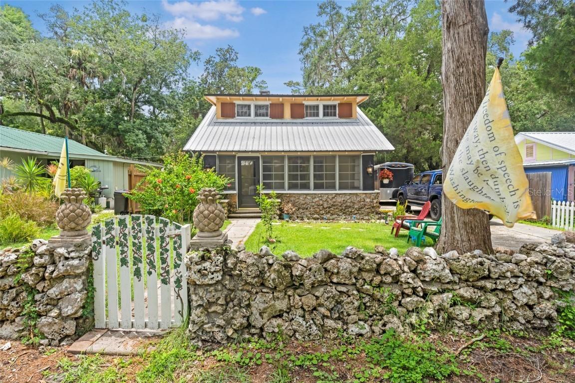 11 62nd St., Yankeetown, FL 34498