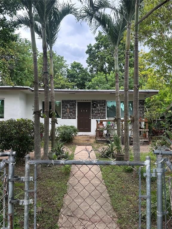 690 NW 1st St., Homestead, FL 33034