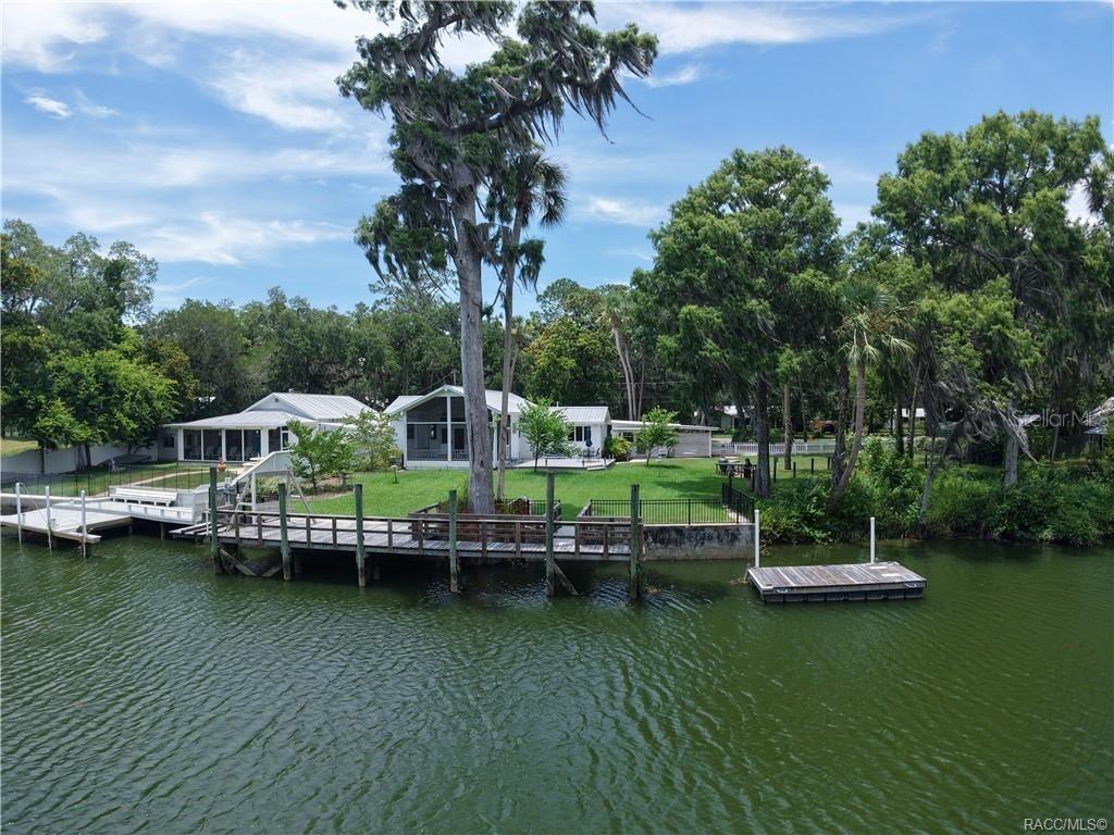 5217 Riverside Dr., Yankeetown, FL 34498