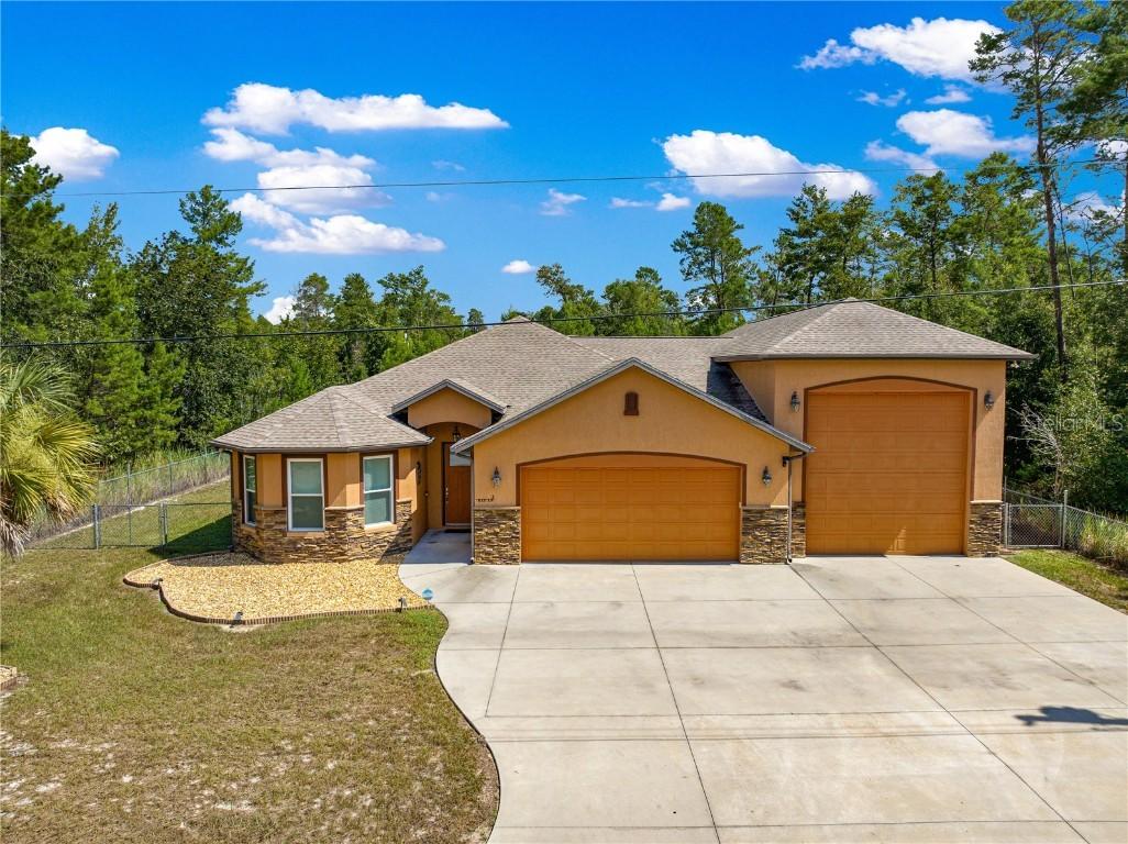 3 Bay Ln., Ocklawaha, FL 32179