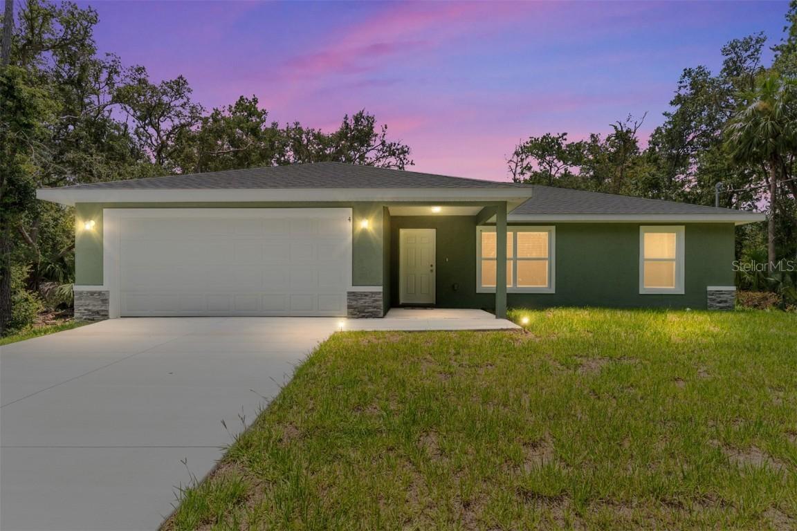 4 Sequoia Drive Ct., Ocklawaha, FL 32179