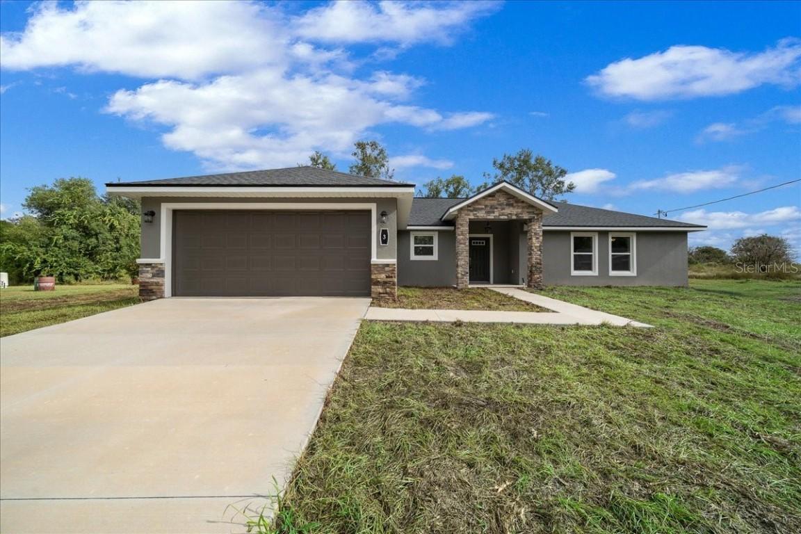 3 Malauka Radial Track, Ocklawaha, FL 32179