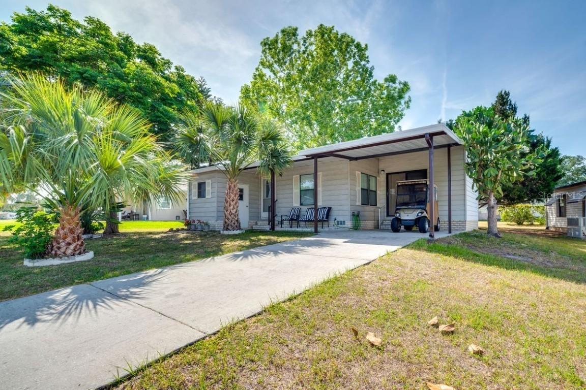 1224 Dustin Dr., Lady Lake, FL 32159