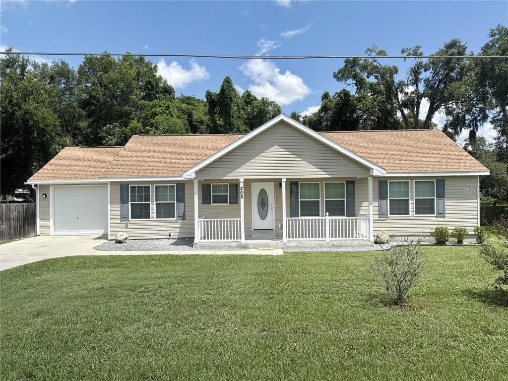 202 Gibson St., Lady Lake, FL 32159