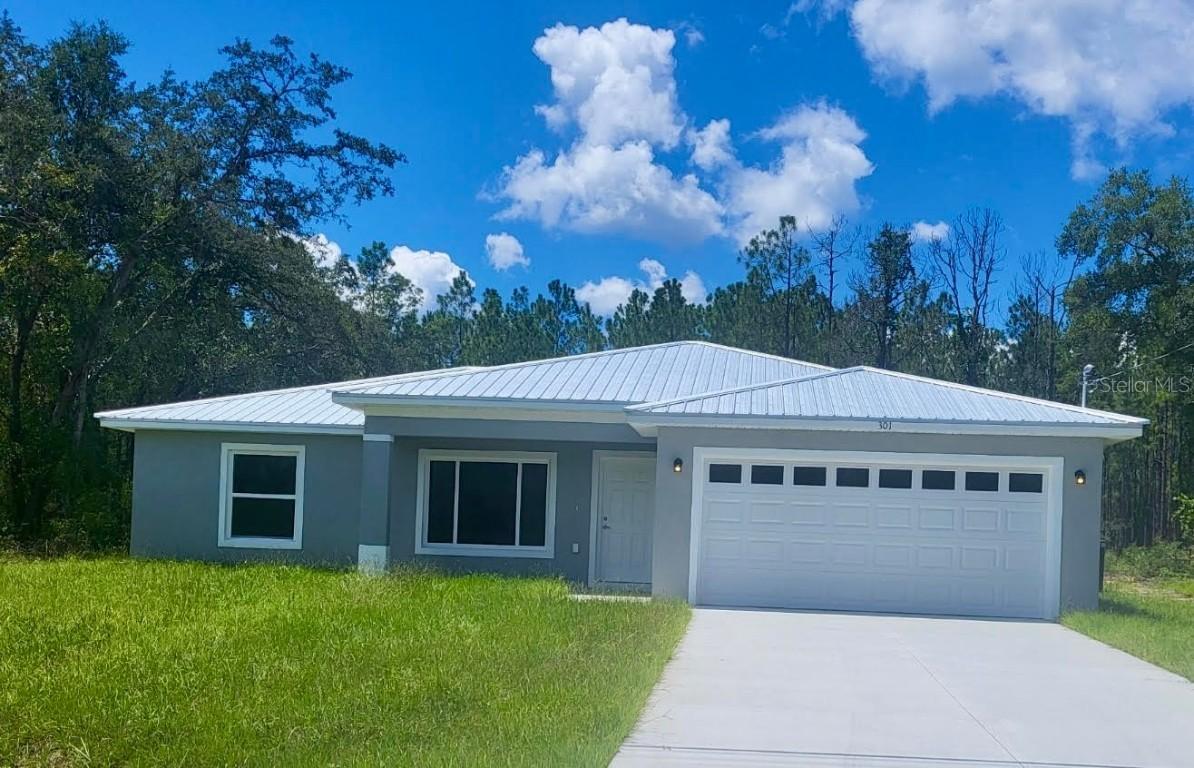 301 Fisher Way, Ocklawaha, FL 32179
