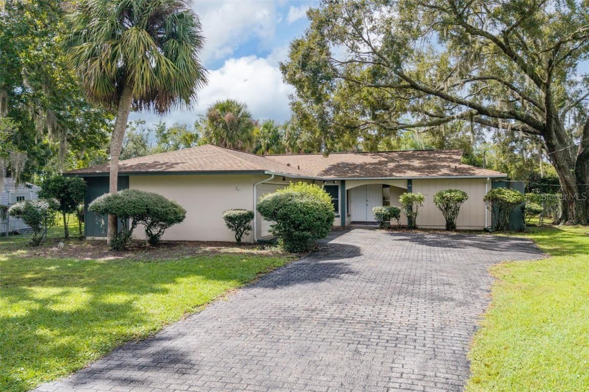 522 SE Paradise Point Rd., Crystal River, FL 34429