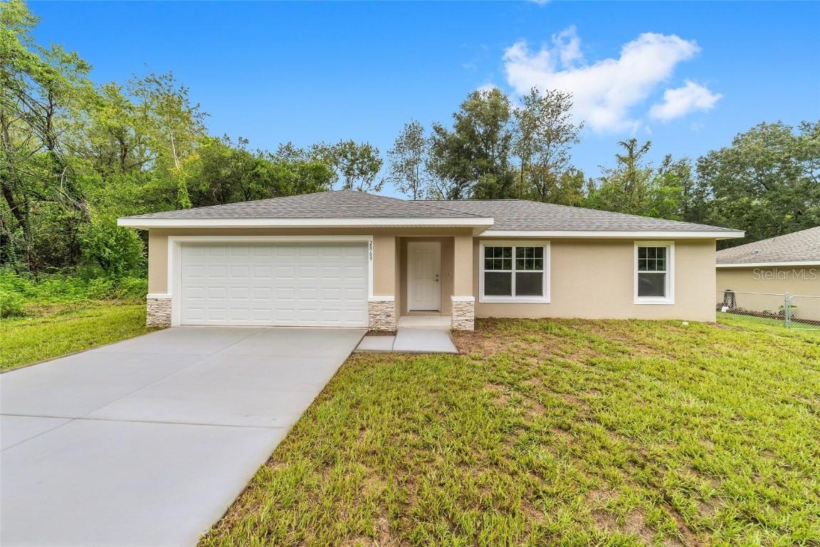 73 Fisher Trace Dr., Ocklawaha, FL 32179