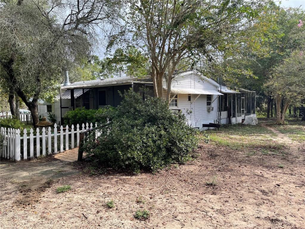 591 SE Fisher Rd., Ocklawaha, FL 32179