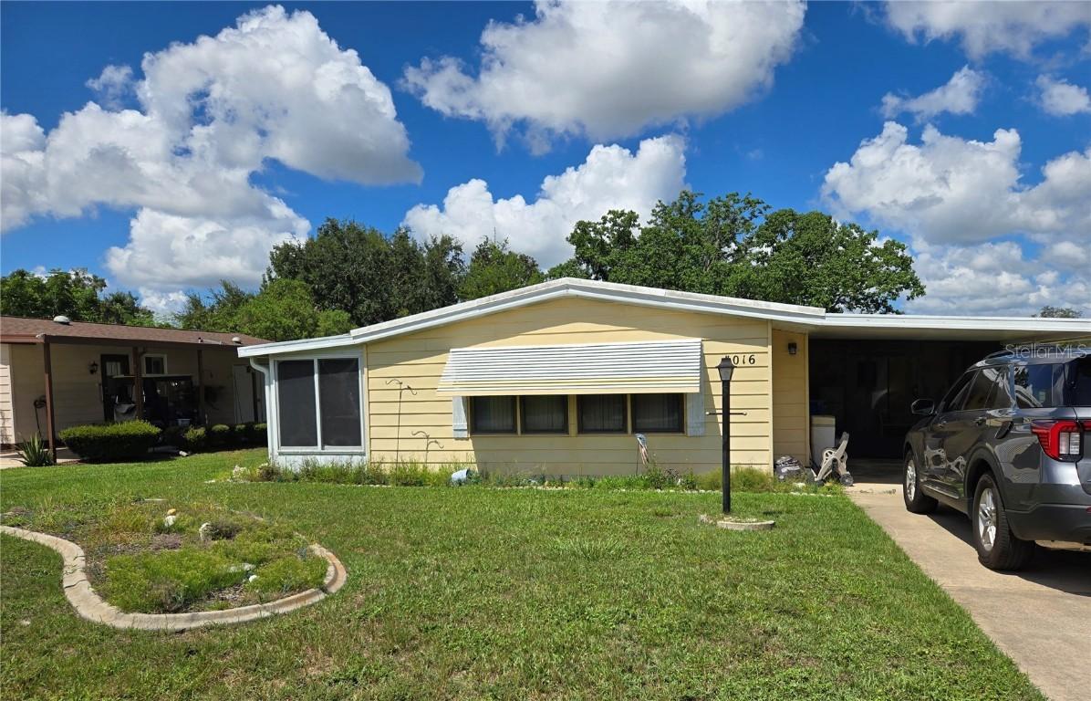 1016 Parker Pl., Lady Lake, FL 32159