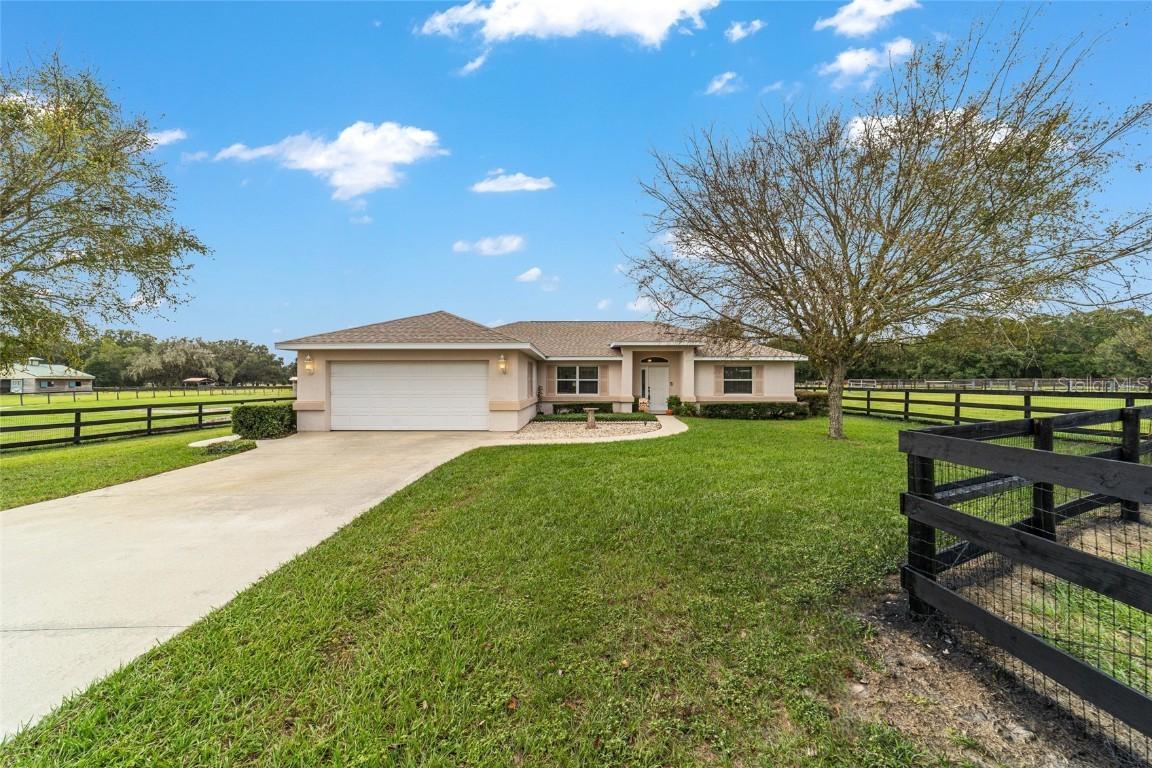 19630 SE 15th Pl., Morriston, FL 32668