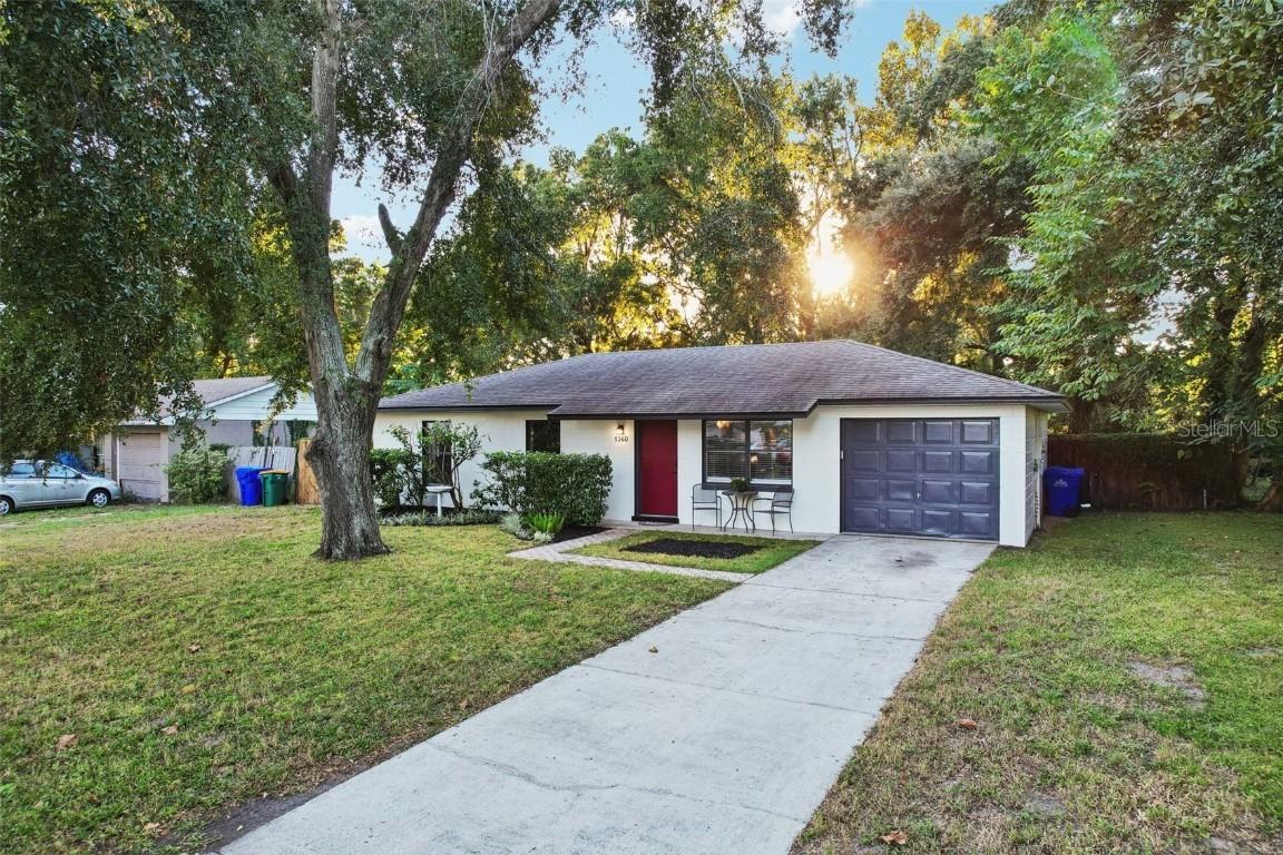 1360 Cedar Ave., Tavares, FL 32778