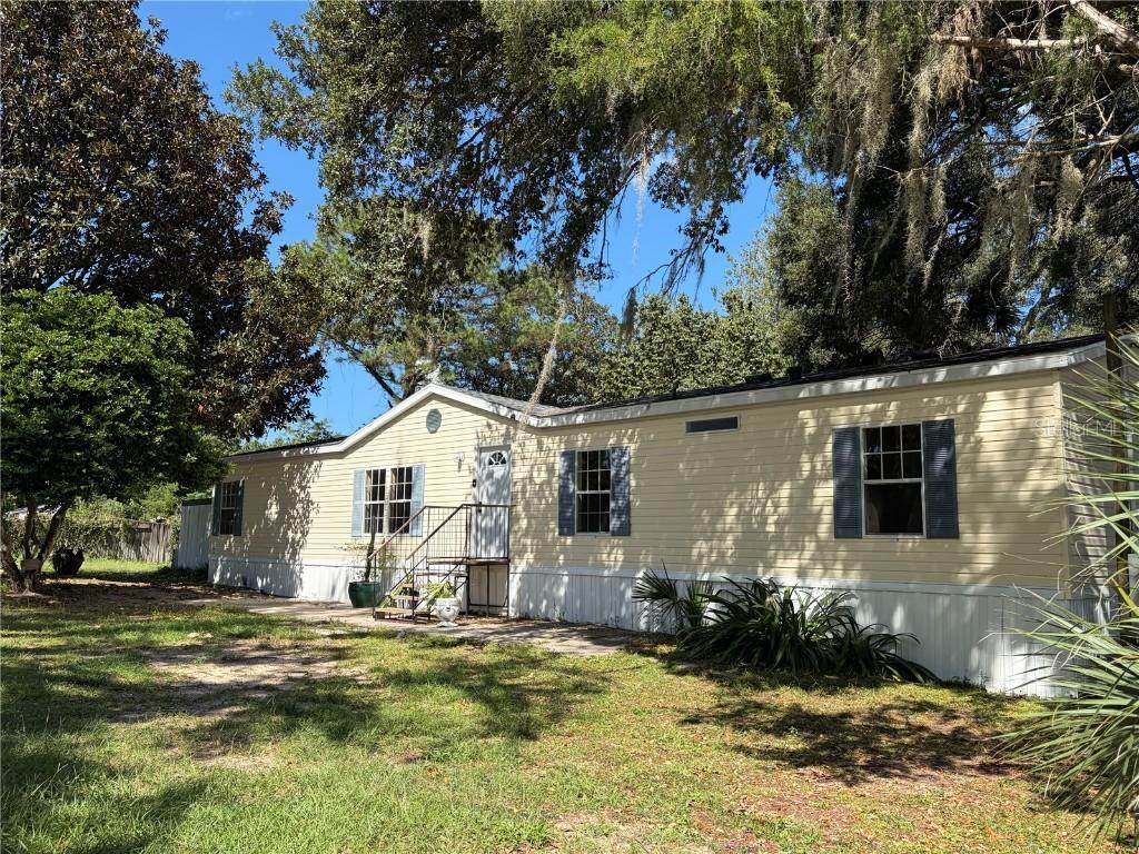 102 Third St., Lady Lake, FL 32159