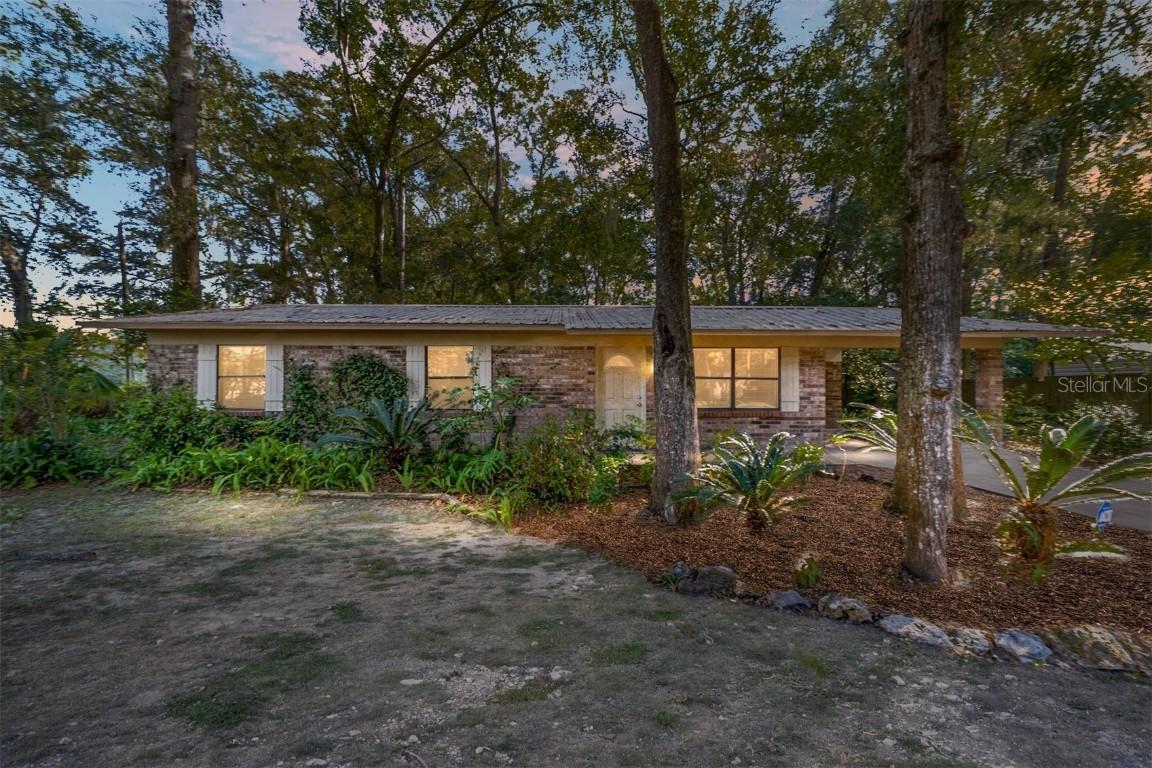 405 SW 257th Ter., Newberry, FL 32669