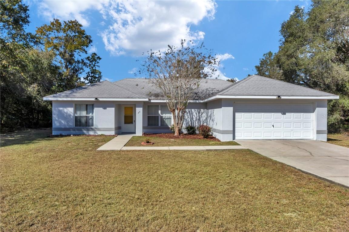25 Maple Course, Ocklawaha, FL 32179