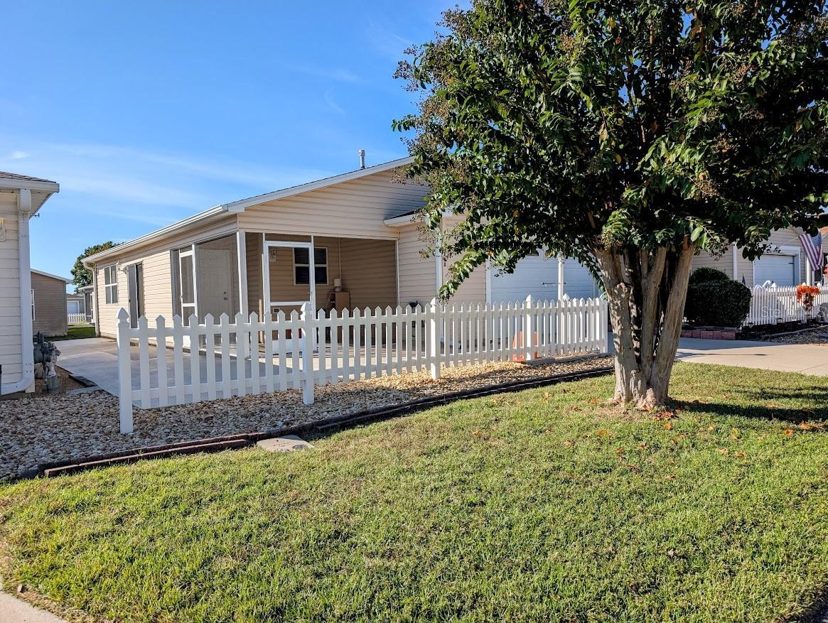 2598 Hialeah Ave., The Villages, FL 32162