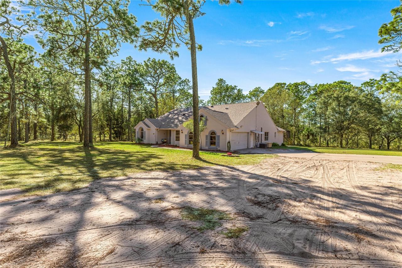 9600 N Holyoak Ter., Dunnellon, FL 34433
