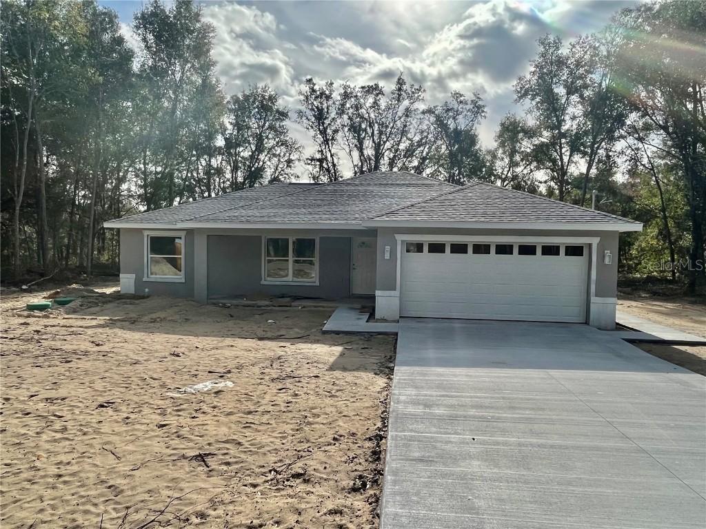 64 Guava Pass, Ocklawaha, FL 32179