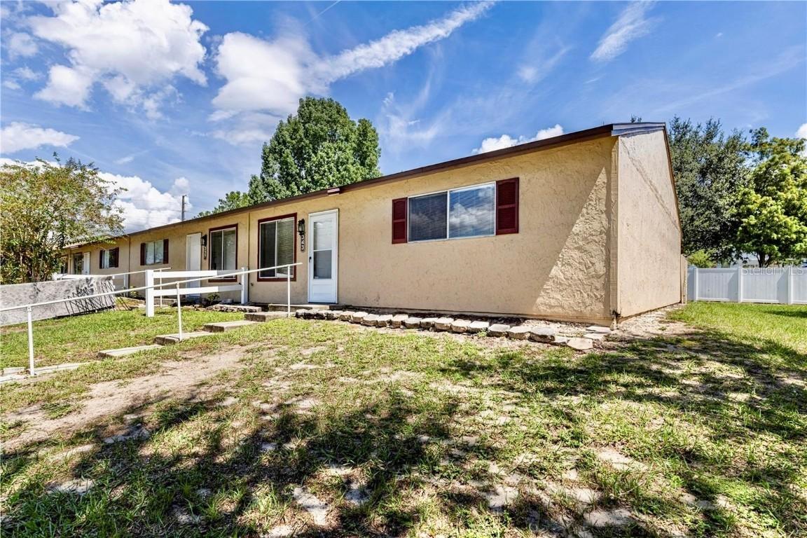 343 E Rosewood Ln., Tavares, FL 32778