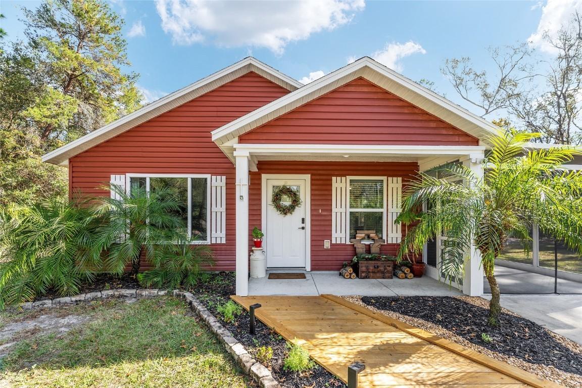 7 Bay Court Pass, Ocklawaha, FL 32179