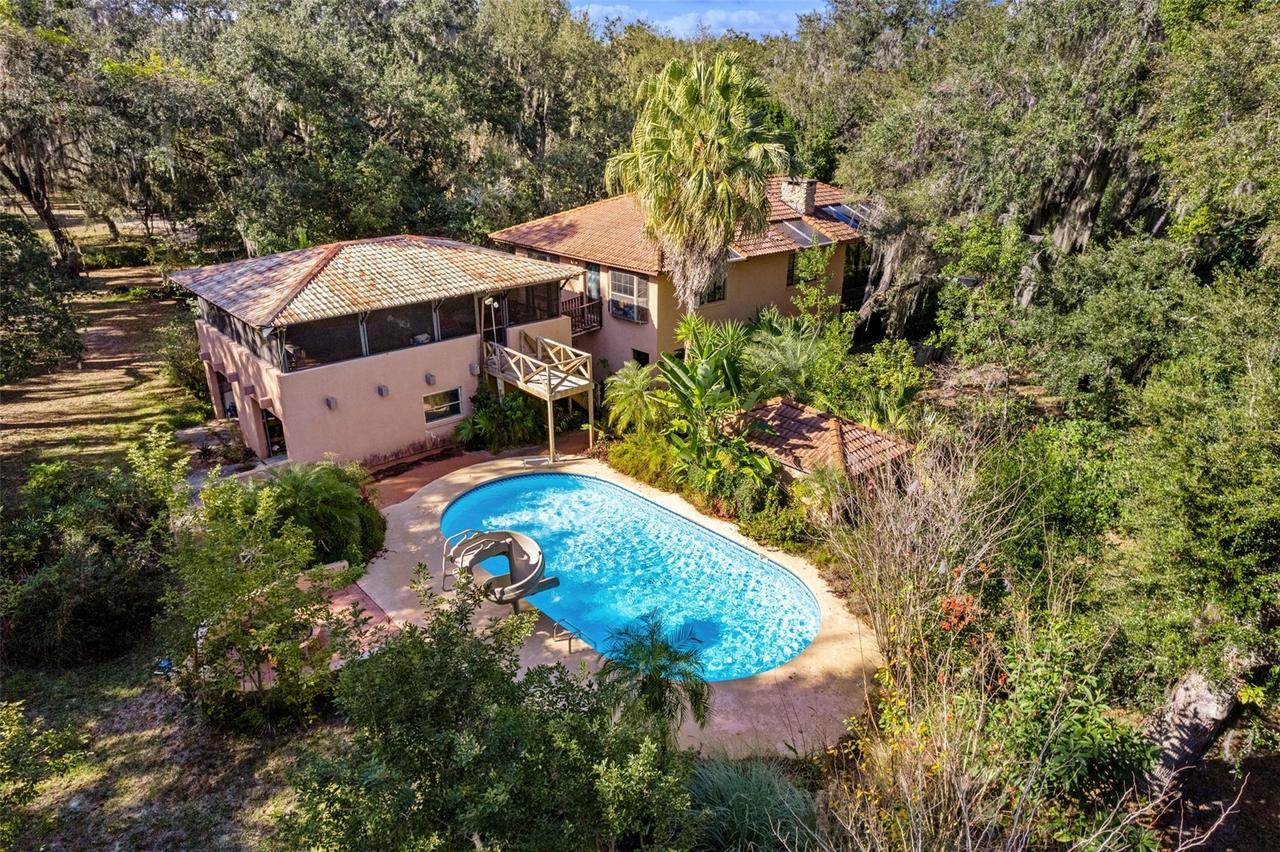 27910 Debbie Rd., Okahumpka, FL 34762
