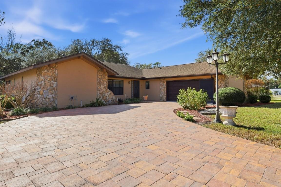 37 Birchtree St., Homosassa, FL 34446