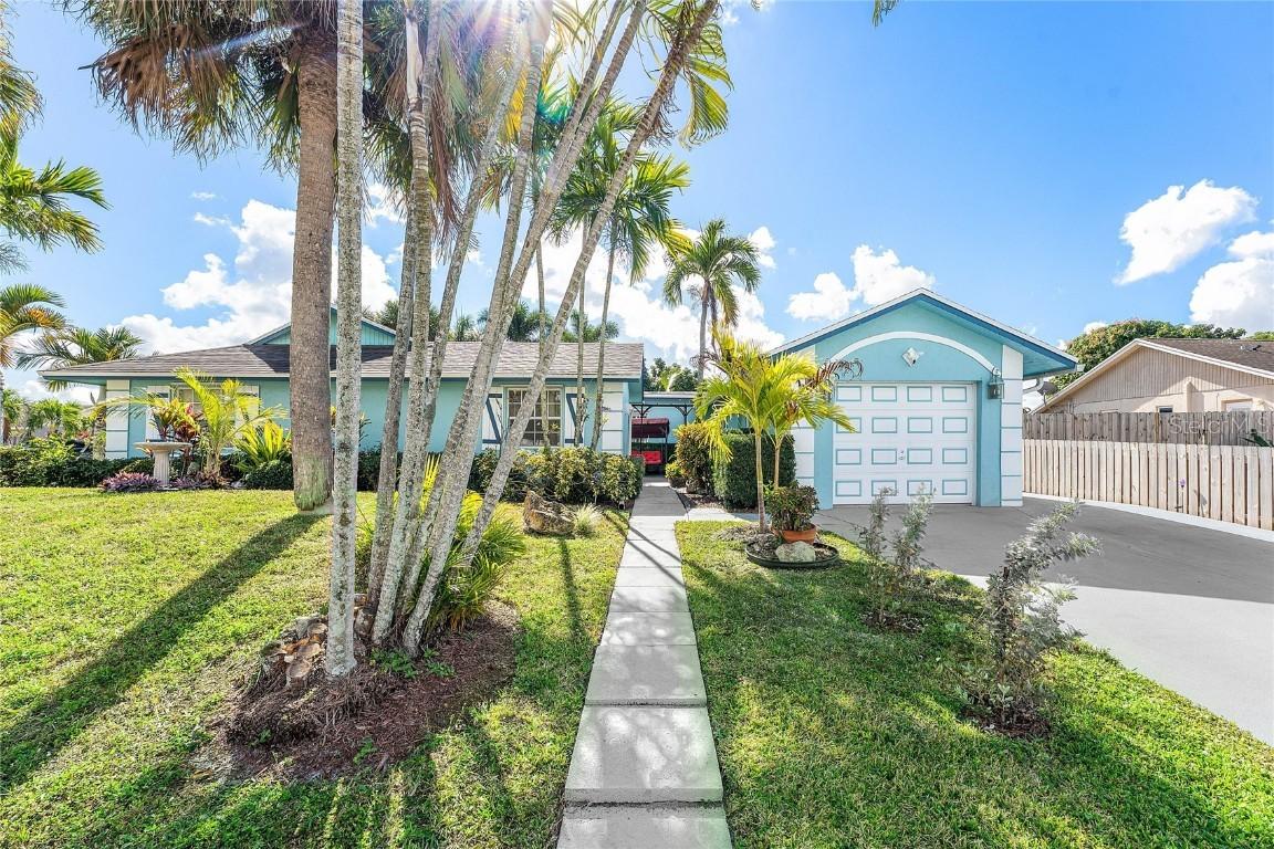 10290 Carmen Ln., Royal Palm Beach, FL 33411