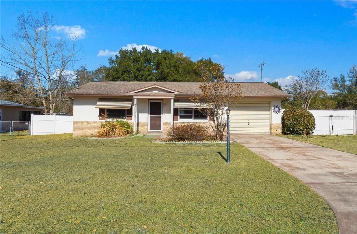 415 First Dr., Lady Lake, FL 32159