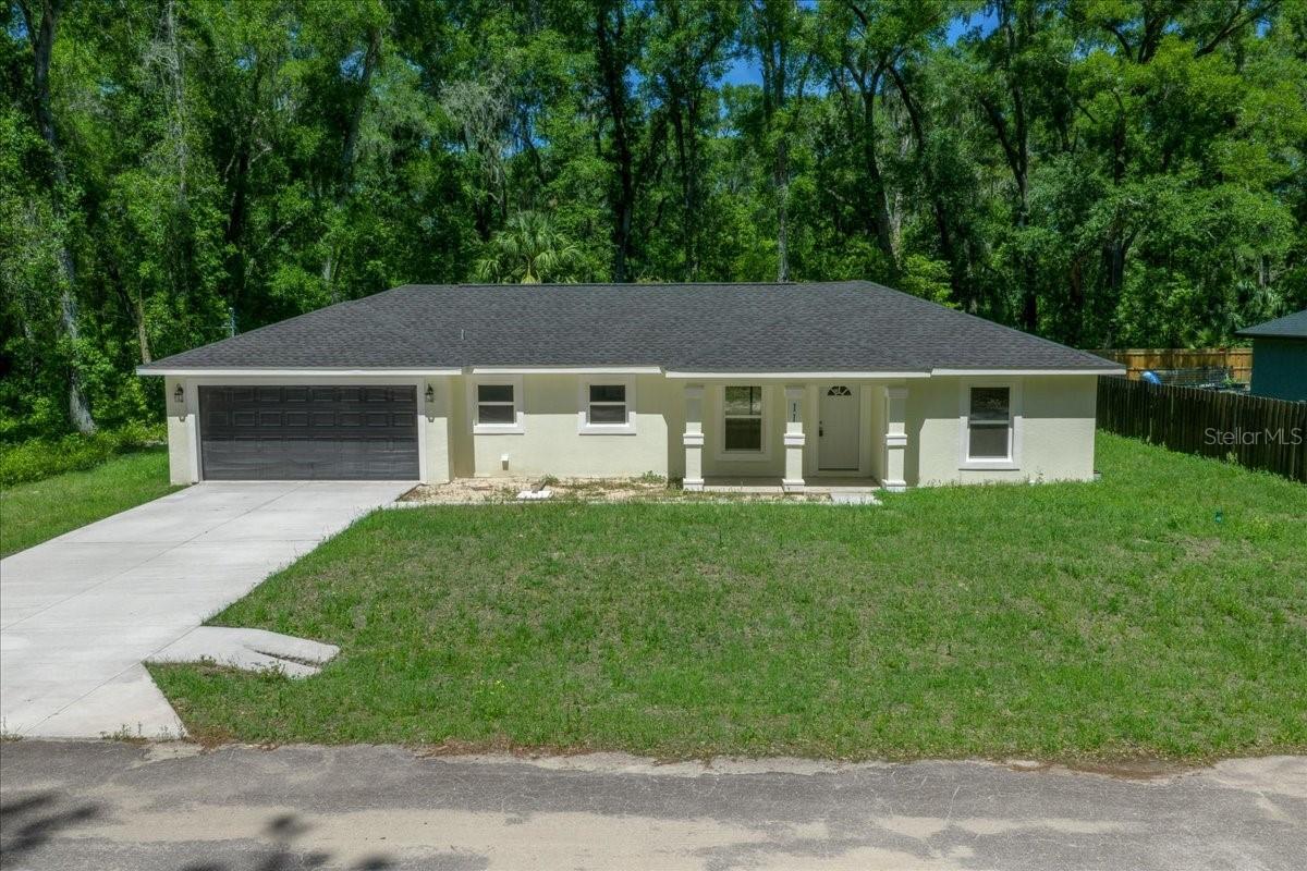 11 Sequoia Loop Pl., Ocklawaha, FL 32179
