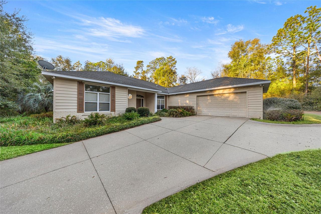 20698 SW 93rd Lane Rd., Dunnellon, FL 34431