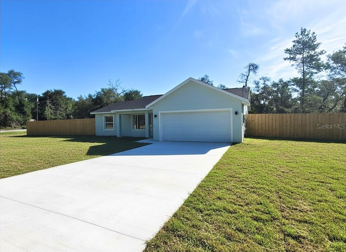 15 Fisher Way Pl., Ocklawaha, FL 32179