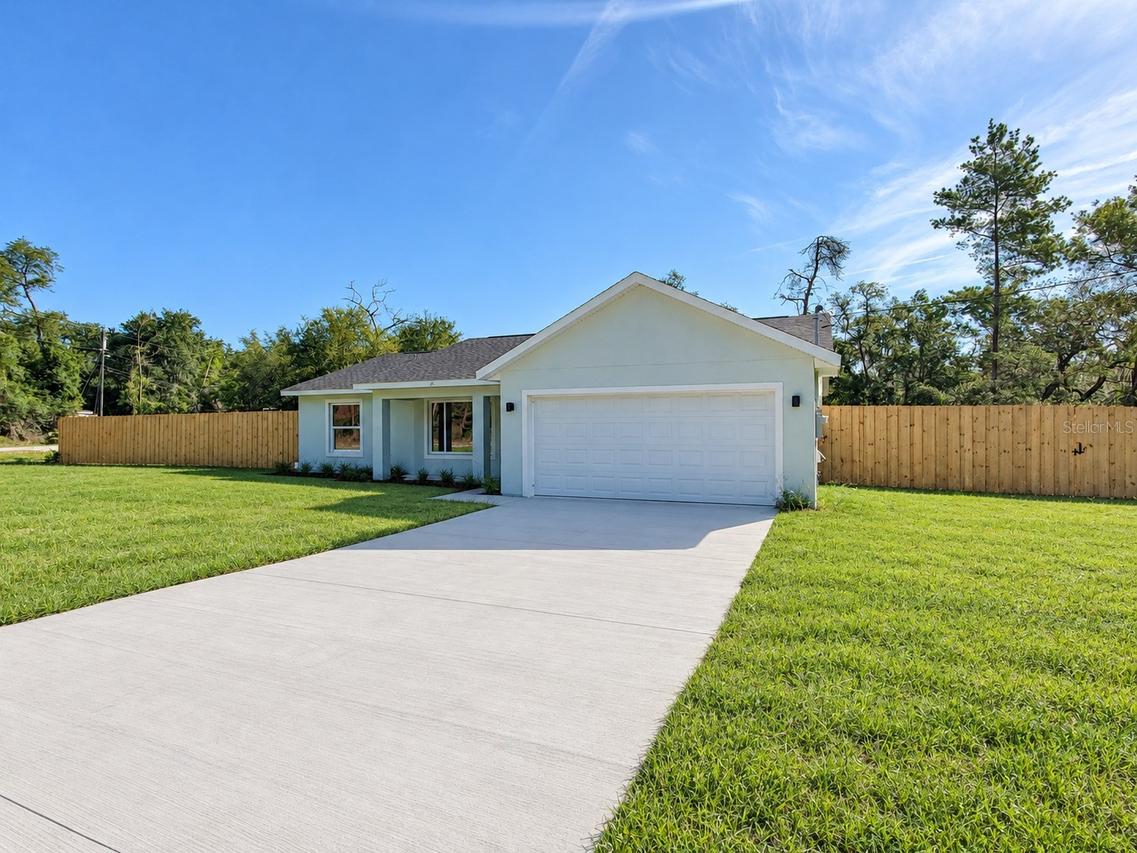 15 Fisher Way Pl., Ocklawaha, FL 32179