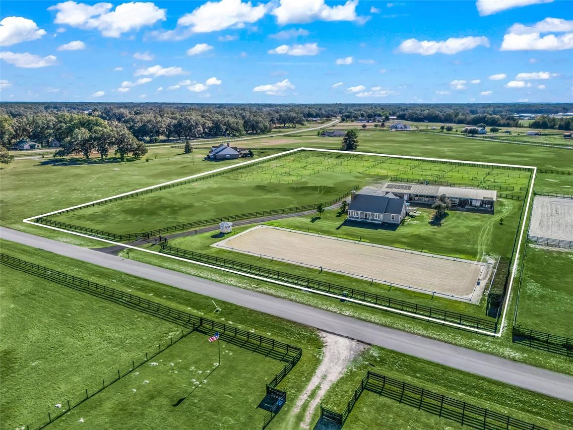 19830 SE 15th Pl., Morriston, FL 32668