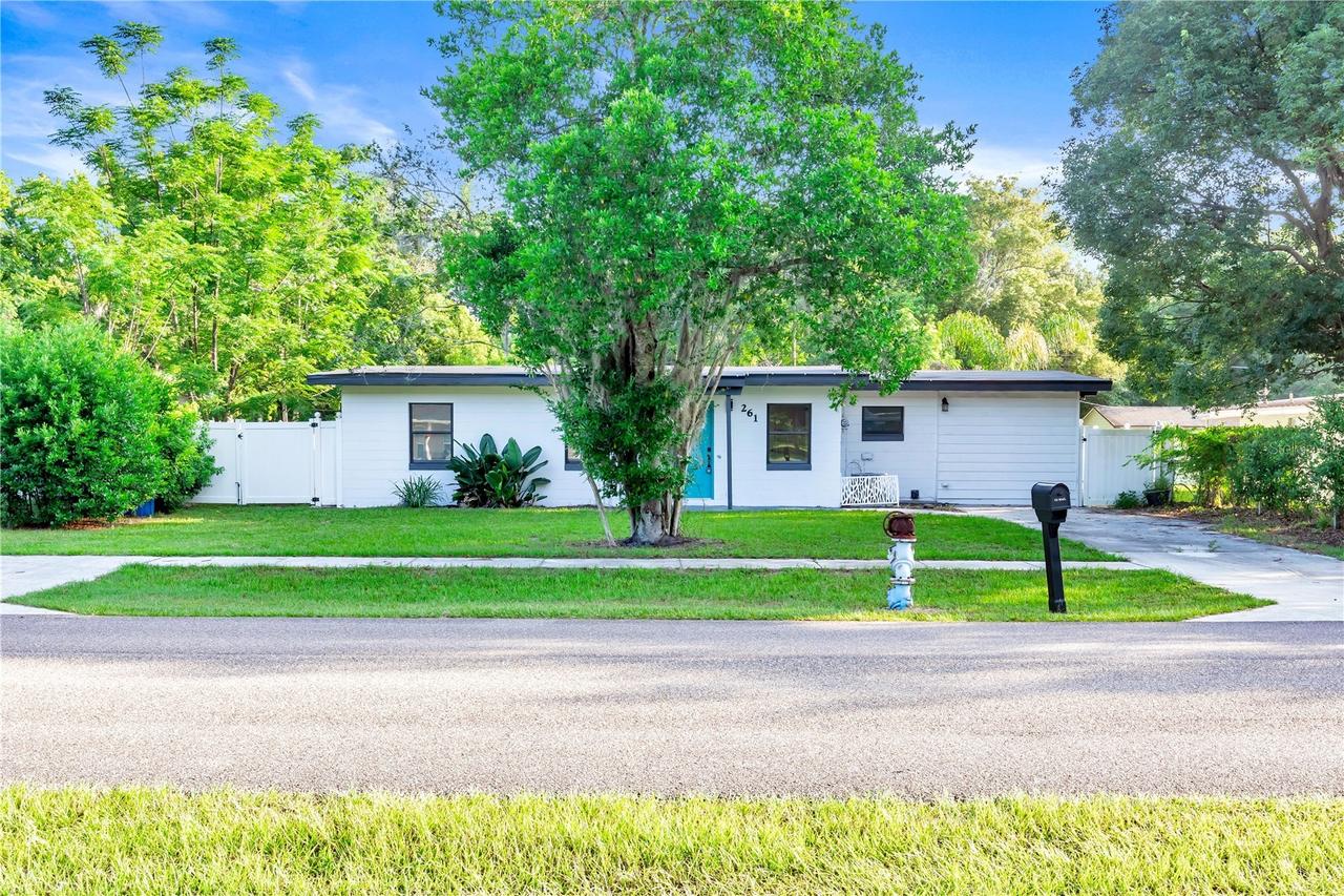 261 1st St., Chuluota, FL 32766