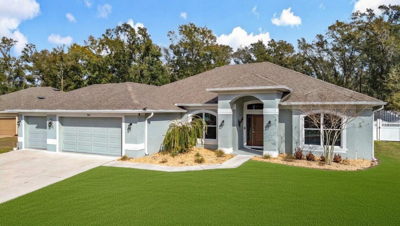 904 Paso Alley, Fruitland Park, FL 34731