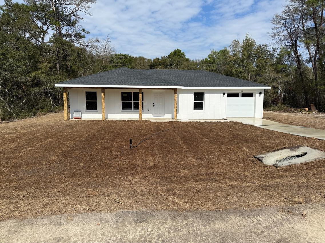 13 Bay Track, Ocklawaha, FL 32179