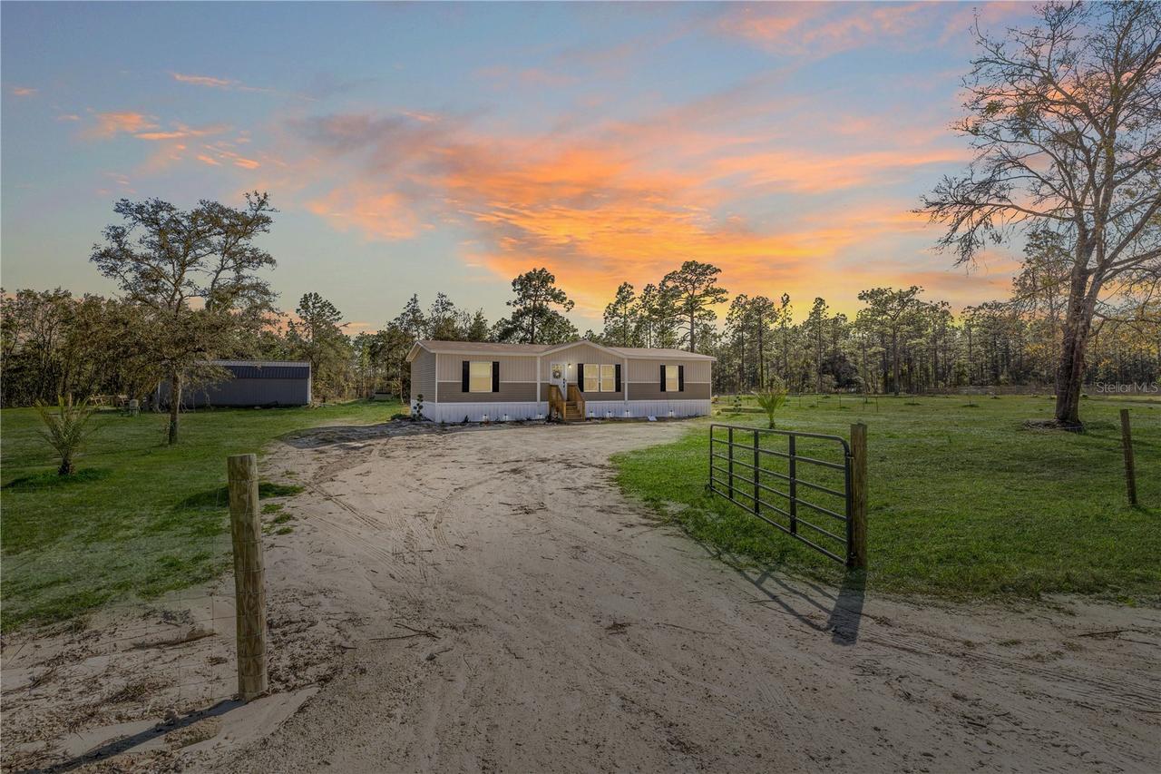 14440 SE 21st Pl., Morriston, FL 32668