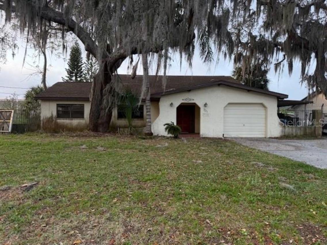 701 Madison St., Tavares, FL 32778