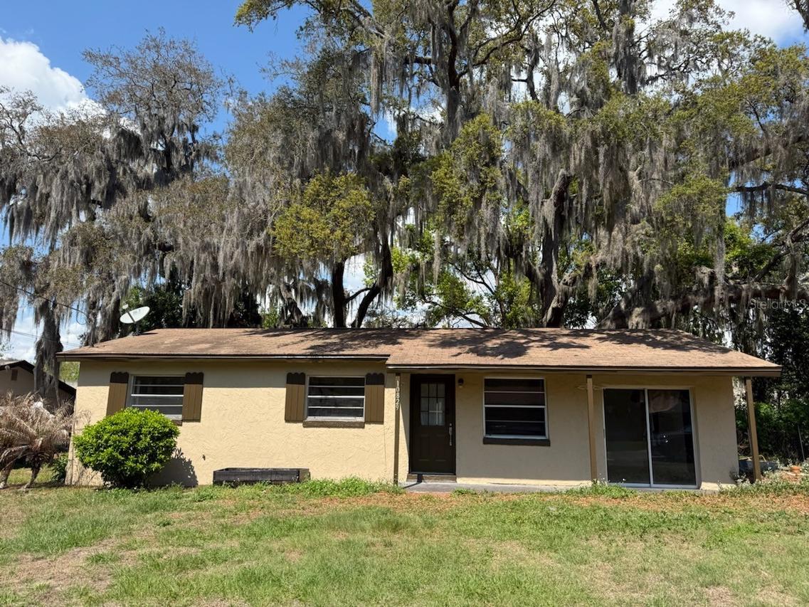 10829 Margaret Dr., Tavares, FL 32778