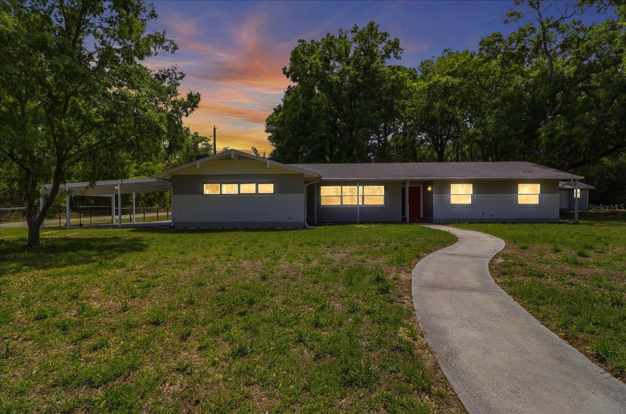 24576 NW Falcon Ave., Dunnellon, FL 34431